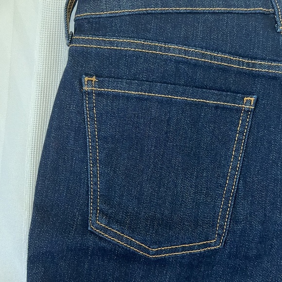 Old Navy | Size 4 Dark Wash High Rise Jean Shorts for Women with 7-inch Inseam - Picture 7 of 16